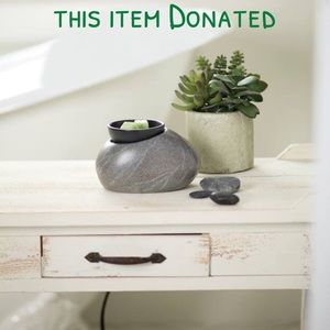 DONATING SOON! Donating by 11/5/21 Cape Robin Alisa Black Size 8